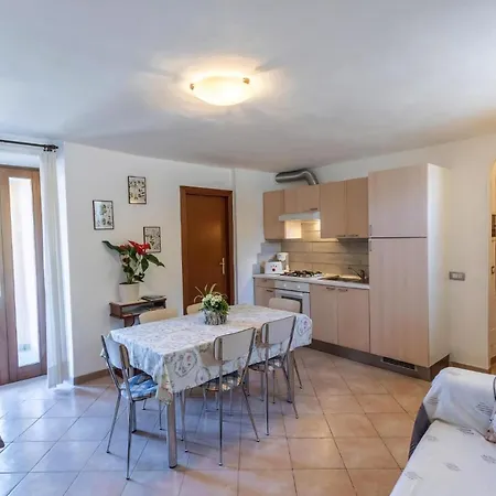 Apartment Casa Rita 3 In Vesio *